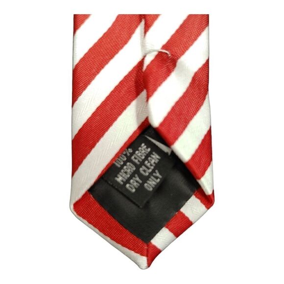 MEN'S ST. PATRICK RED/WHITE THIN DIAGONAL STRIPE TIE & POCKET SQUARE SET. - Picture 4 of 4